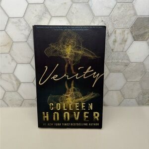 Verity by Colleen Hoover (paperback)